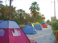Иранские туристы заполонили города палатками